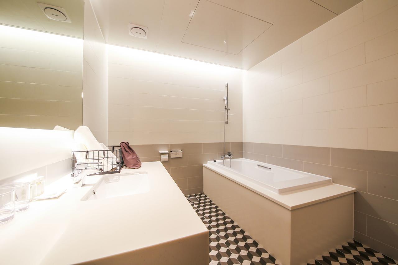 Hotel Londoner Hwamyeong Busan Exterior photo